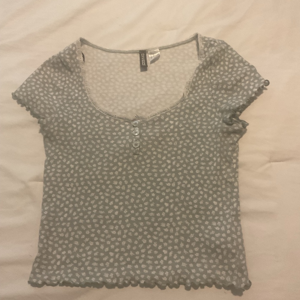 Divided Floral Cropped Baby Tee – Ribbed Stretch Knit – Size XS/S